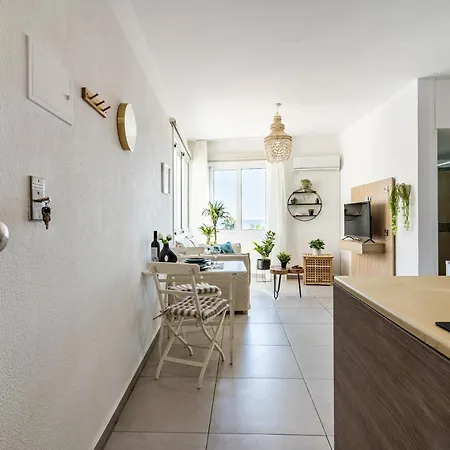 Whispering Palms 1-br By Finikoudes Apartament Larnaca
