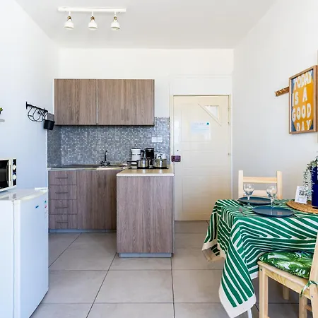 Lägenhet Whispering Palms 1-br By Finikoudes