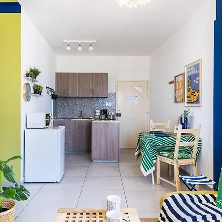 Whispering Palms 1-br By Finikoudes Lägenhet Larnaca