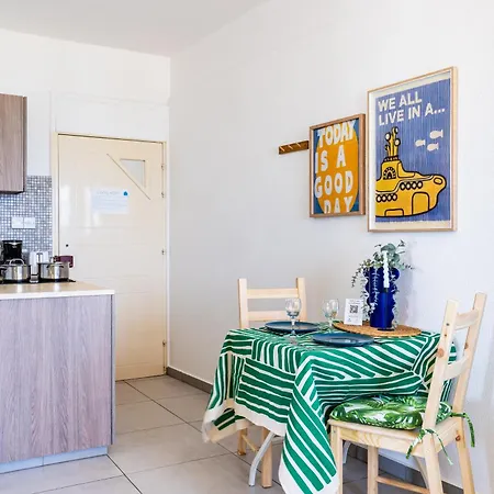 Daire Whispering Palms 1-br By Finikoudes Larnaca