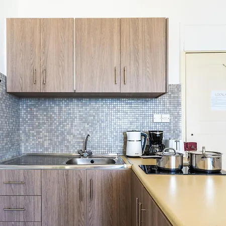 Whispering Palms 1-br By Finikoudes Appartement