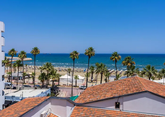 アパート Whispering Palms 1-br By Finikoudes ラルナカ