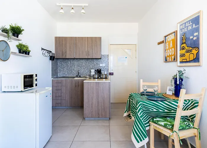 Διαμέρισμα Whispering Palms 1-br By Finikoudes Λάρνακα