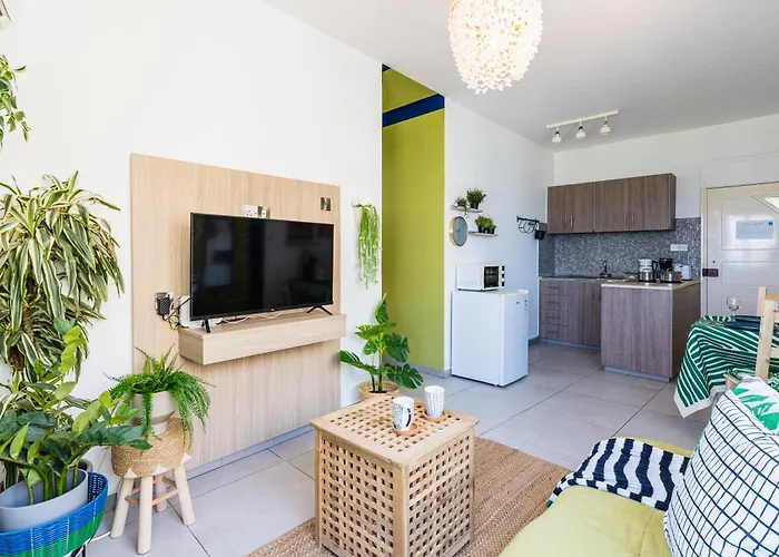 Whispering Palms 1-br By Finikoudes Λάρνακα