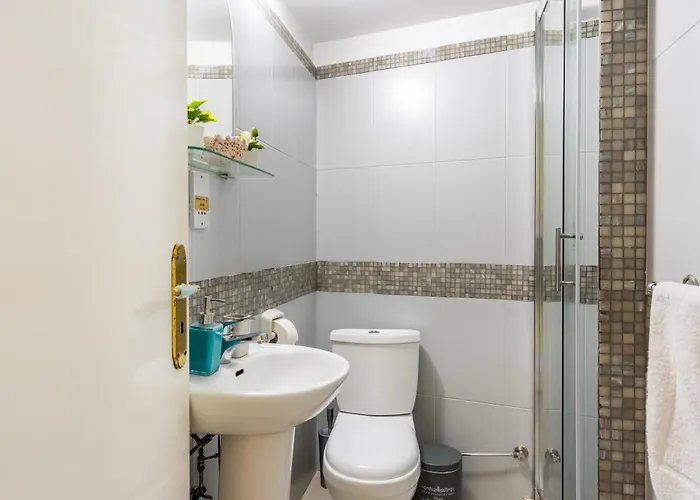 Whispering Palms 1-br By Finikoudes ラルナカ