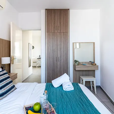 Whispering Palms 1-br By Finikoudes Apartment