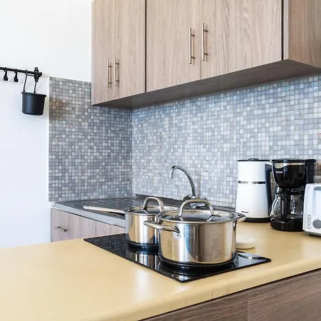 Whispering Palms 1-br By Finikoudes Larnaca